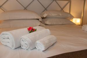 Villa Tatai Country House by Dimore Trinacria