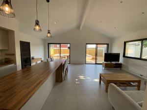 Villas LUTZY Maison moderne au calme piscine : photos des chambres