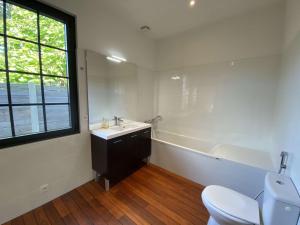 Villas LUTZY Maison moderne au calme piscine : photos des chambres