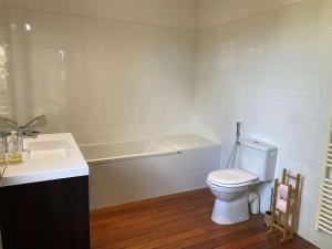 Villas LUTZY Maison moderne au calme piscine : photos des chambres