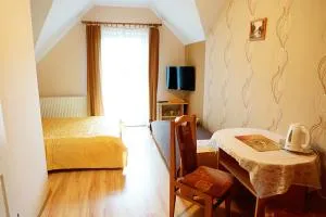 Pokoje Gościnne "Adam" - Устронь