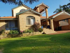 Beautiful Falcon Bay - B & B Accommodation