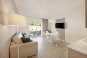 Premium One-Bedroom Apartment with Direct Garden Access room in AlvorMar Apartamentos Turisticos