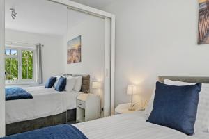Bright Modern 2BR Apartment Direct Link to Heathrow and Central London