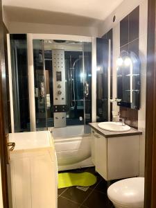 Up Town 1 room apartment available Now For UNTOLD FESTIVAL
