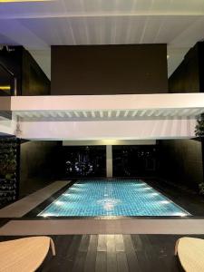 Lovely & Stylish 2BR at The Gramercy Makati (4pax)