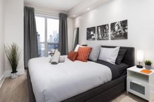 Luxury CN Tower View King Bed Balcony FREE PARK