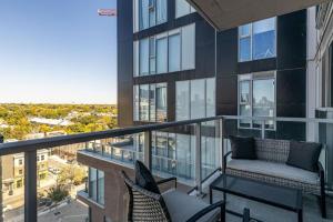South Riverdale Suite with High speed WiFi and Balcony