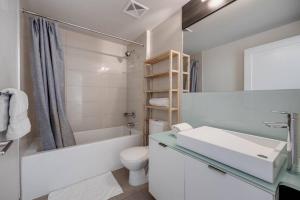 2BR 2BTH w Million Dollar View of CN tower