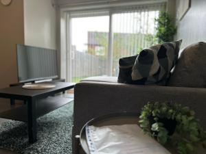 New Stylish House - Sleeps 7 - Free Parking - Contractors Welcome - Wifi