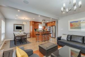 3BR House Near Yorkdale Sleeps 6 Family Friendly