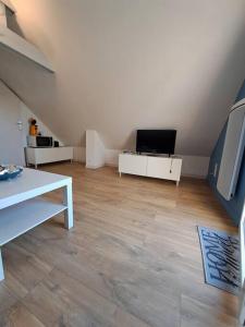 Appartements COQUET PETIT SUDIO AVEC TERRASSE ET PISCINE : photos des chambres