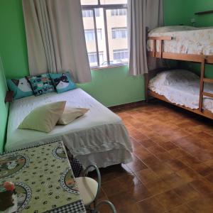 Kitnet frente pro mar em Vila Caiçara, portaria 24 hs e wifi