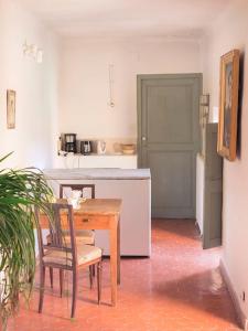 Appartements Suite Imperiale et jardin, Bastide XIXeme-Provence : photos des chambres