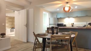 Instant Plaisirs - T2 60m2 avec Terrasse et Balnéo privative