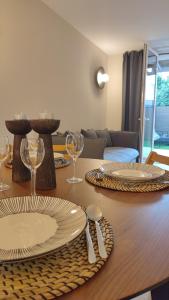 Appartements Instant Plaisirs - T2 60m2 avec Terrasse et Balneo privative : Appartement 1 Chambre