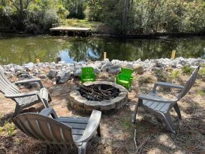 Waterfront Newly Renovated and Decorated 3brs home