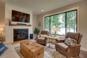 Watercraft and Dock Lakefront Retreat in Alexandria
