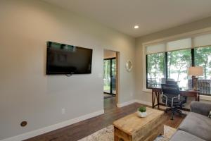 Watercraft and Dock Lakefront Retreat in Alexandria