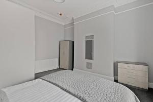 Brand New Huge 2 Bedroom Ground Floor Flat