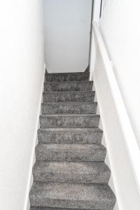 Greenbourne - 4 bedrooms Sleeps 8 free parking