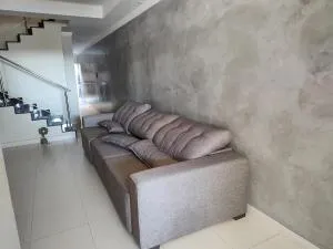 Sobrado Ótima Localização - Santo Antônio do Capoeirão