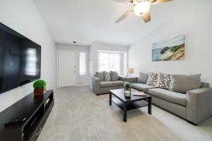 Family Fun in Phoenix! Home with Childrens Toys