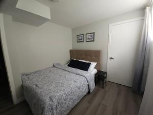Cozy 2 Bedroom Suite, Queen Beds, Near the Airport