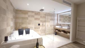 Instant Plaisirs - T2 60m2 avec Terrasse et Balnéo privative