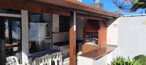 Lindo Sobrado com Piscina em Condomínio Fechado