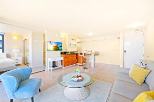 Diamond Head Views Retreat with Free Parking & Near Waikiki Beach!