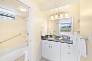 Diamond Head Views Retreat with Free Parking & Near Waikiki Beach!