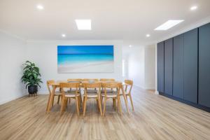 Breathe - Pet Friendly - 2 Mins Walk to Beach