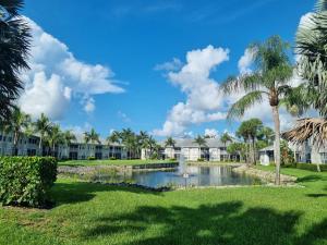 Lovely 2-Bedroom plus Den Condo in Greenlinks Resort