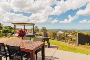 Stunning Home in Mt Mellum with Panoramic Coastal Views - Mooloolah