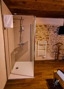 B&B / Chambres d'hotes LA GRANGE DES FRANGINES : photos des chambres