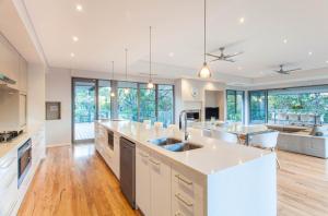 Deck House I Private Properties