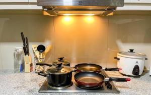 Cityscape View 2BR in Uptown BGC w 200mbps WiFi