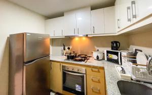 Cityscape View 2BR in Uptown BGC w 200mbps WiFi