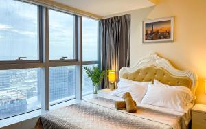 Cityscape View 2BR in Uptown BGC w 200mbps WiFi