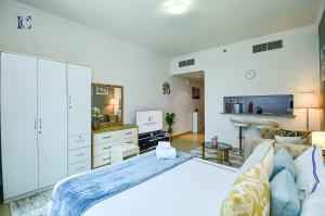 Luxury Escapes - New Lake View Studio in JLT - near Metro