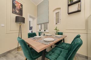 Elegant Apartments Święty Marcin by Noclegi Renters