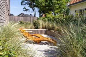 Luxe strandappartement met zonneterras & parking