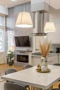 Luxurious & Spacious Downtown Residence in Liszt Ferenc Square