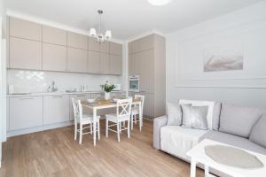 White Elegance Apartment with AC & FREE GARAGE by Renters