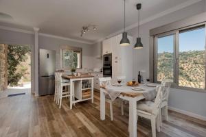 Doña Juana by Vintage Travel