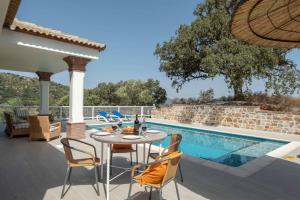 Doña Juana by Vintage Travel