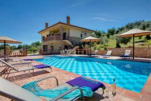 El Balcón by Vintage Travel