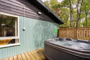 Heather Lodge 3 with Hot Tub - Belladrum
