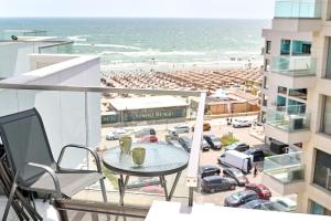 Infinity Breezes Apartment Beach Resort - parking